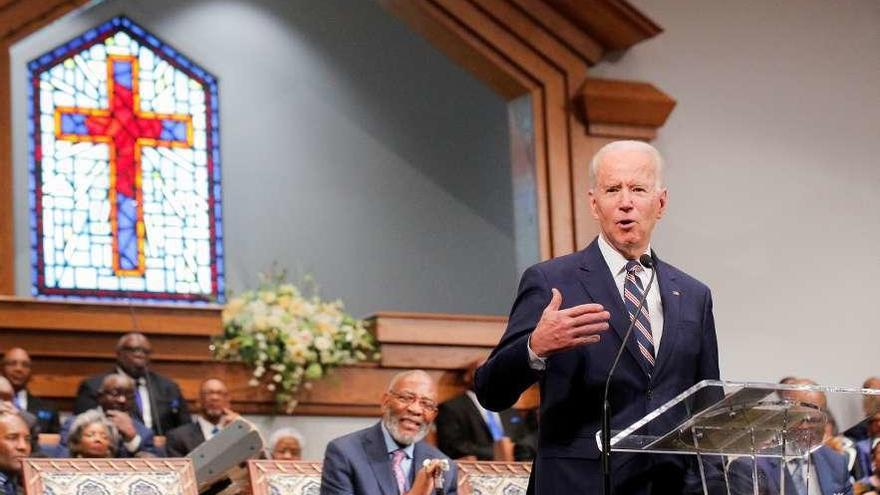 Joe Biden interviene ayer en una iglesia baptista en Misisipi. // Reuters