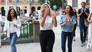 La vicepresidenta Yolanda Díaz junto a la secretaria general de Podemos, Ione Belarra, en un acto en Pamplona durante la campaña de las generales del 23J. 