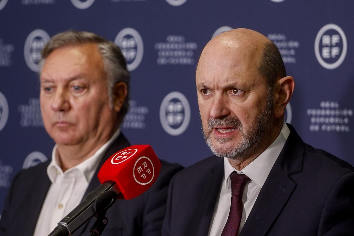 The president of the RFEF, Rafael Louzán, and the president of the referees, Luis Medina Cantalejo