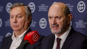 El presidente de la RFEF, Rafael Louzán, y el presidente de los árbitros, Luis Medina Cantalejo 