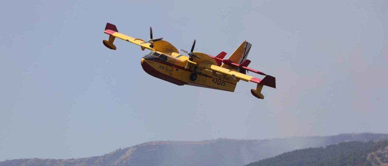 Imagen de un hidroavión. Los que operan ahora en Extremadura están en las bases militares de Talavera la Real (Badajoz) y Matacán (Salamanca). Son herramientas clave en lo grandes incendios.