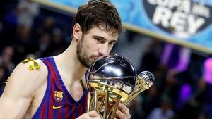 GRAF9311. MADRID, 17/02/2019.- El jugador del Barcelona Lassa Ante Tomic, tras la final de la Copa del Rey de baloncesto ante el Real Madrid disputada este domingo en el WiZink Center. EFE/Mariscal