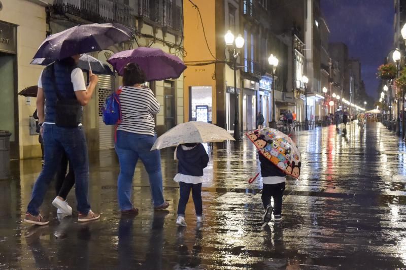 19-10-2018 LAS PALMAS DE GRAN CANARIA. Lluvia en la ciudad. Fotógrafo: ANDRES CRUZ  | 19/10/2018 | Fotógrafo: Andrés Cruz