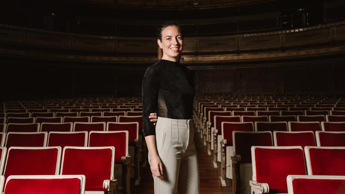 La directora de orquesta Lara Diloy en el Teatro de la Zarzuela.