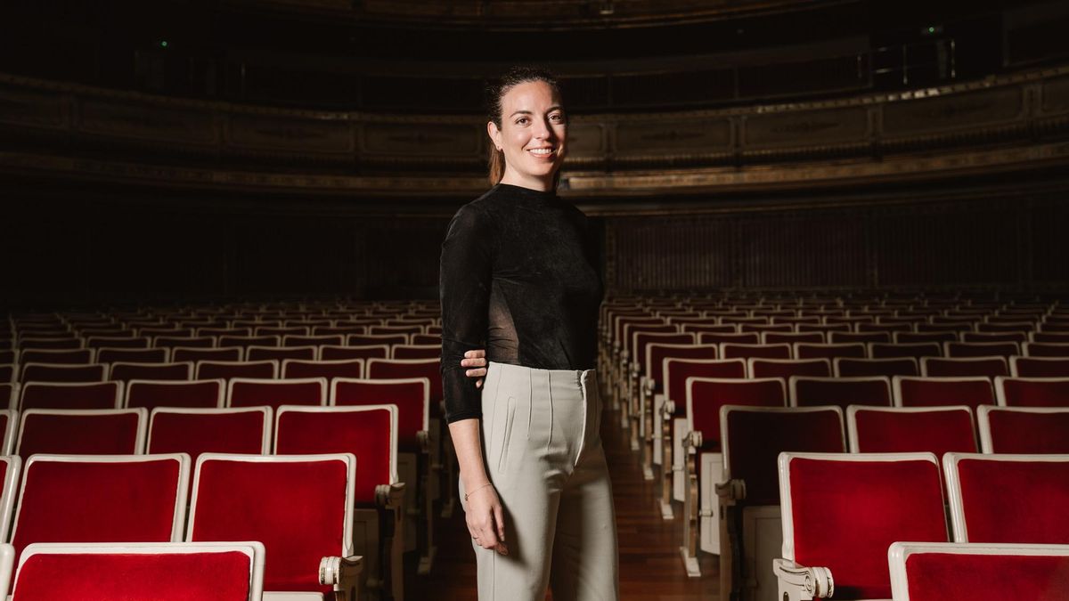 La directora de orquesta Lara Diloy en el Teatro de la Zarzuela.