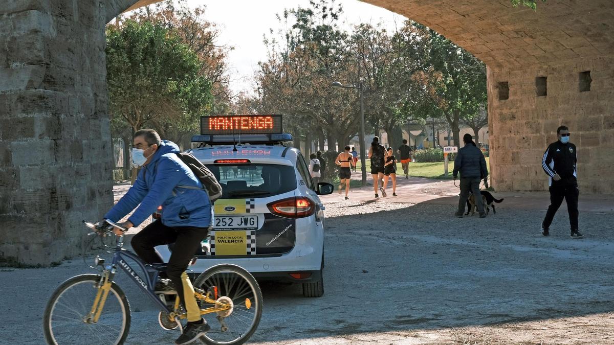 Un profesor de la UV pronostica cuando llegará el fin de la pandemia del coronavirus.