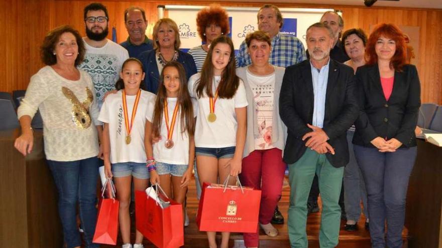 Cambre homenajea a las gimnastas de Tempo