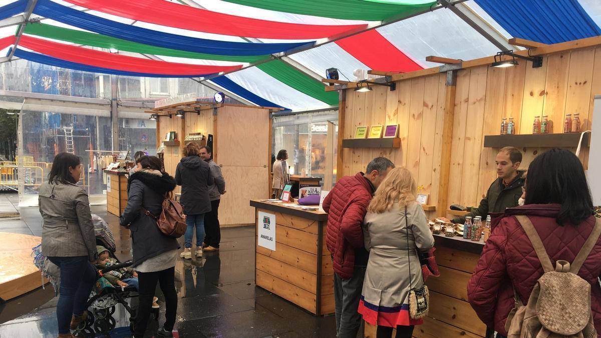 Algunos de los puestos en la edición pasada de la feria.