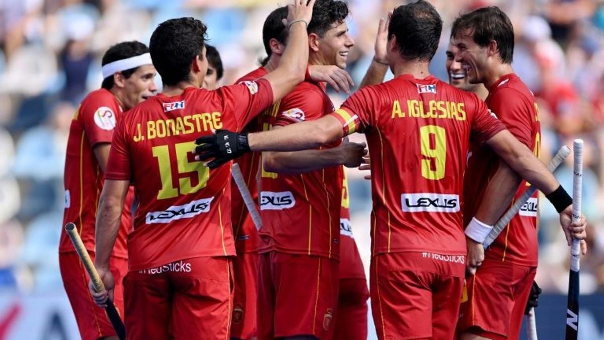 España golea para empezar el Europeo masculino de hockey hierba