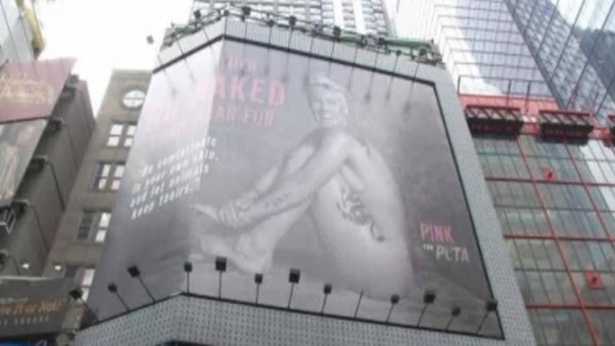 Pink se desnuda por Peta