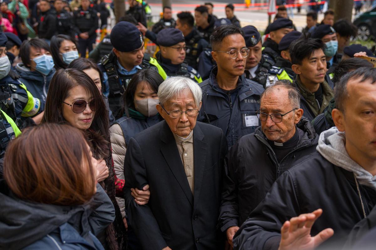 Jimmy Lai, magnate de los medios retirado llegando a la corte.