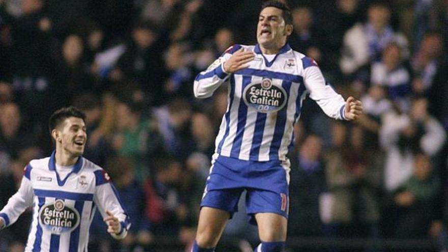 Riki celebra uno de los dos goles conseguidos ante el Valencia