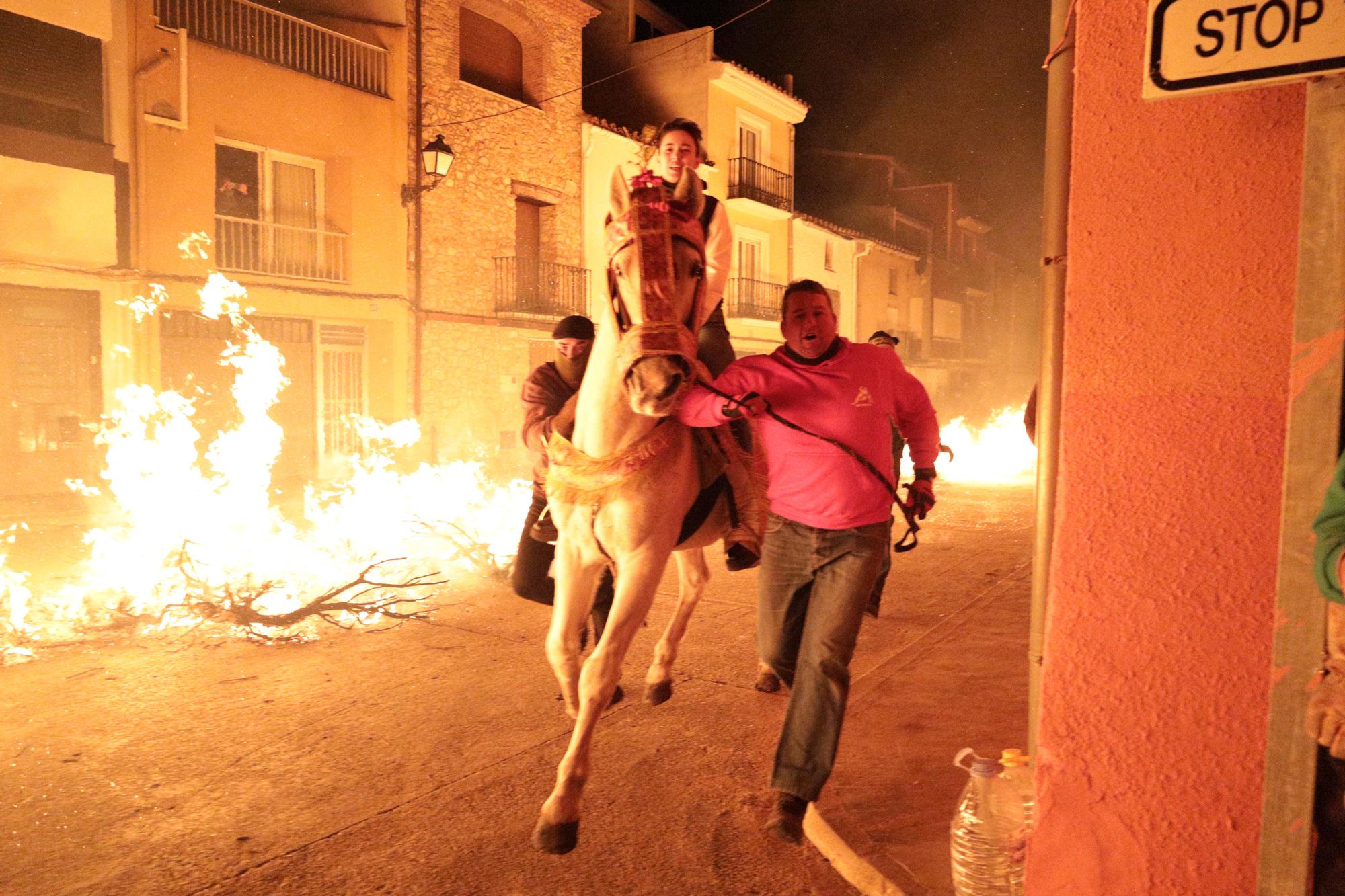 Las mejores fotos de la espectacular Matxà de Sant Antoni en Vilanova d'Alcolea