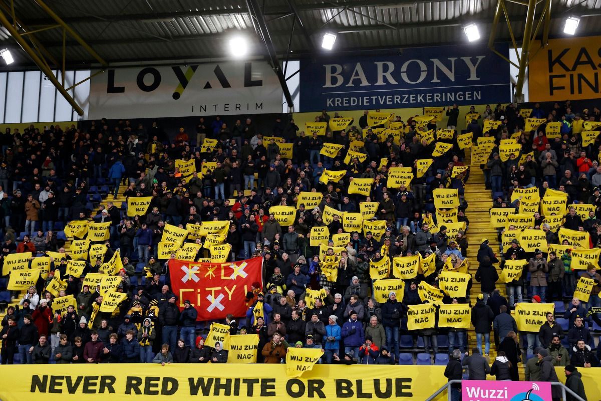 Aficionados del NAC Breda protestan contra la comprar del club por parte del City Football Group.