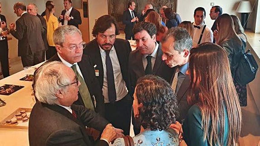 El consejero Miguel Motas, junto a los ministros Pedro Duque y Manuel Castells.