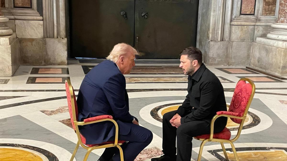 Trump y Zelenski, en el Vaticano.