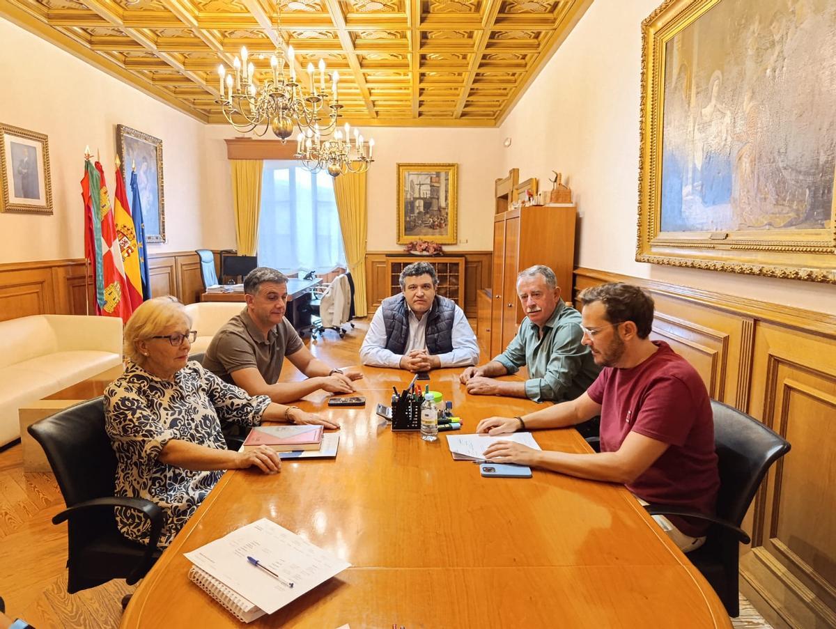 Reunión de la junta de gobierno de la Diputación Provincial.