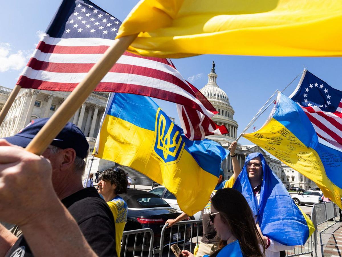 Ucraïna celebra l’arribada de l’ajuda dels EUA i Rússia protesta
