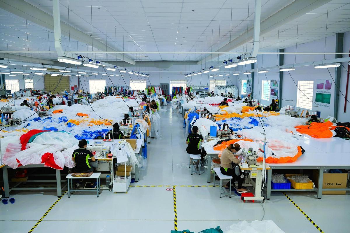 La fàbrica de Niviuk al Vietnam, amb 6.500 metres quadrats i més de 300 empleats