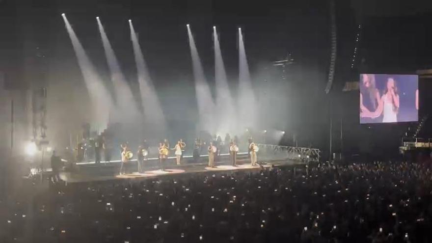 Los coruñeses Aliboria se suben con Amaia al escenario del Coliseum para interpretar ‘Aralar’