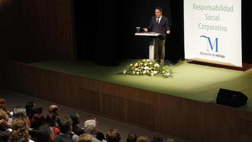 El presidente Elías Bendodo mientras expone las actividades.