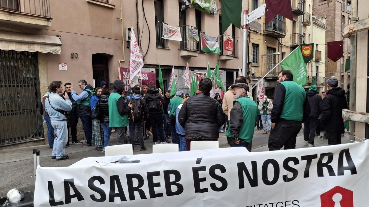 La PAHC intenta evitar el desnonament del seu bloc 9