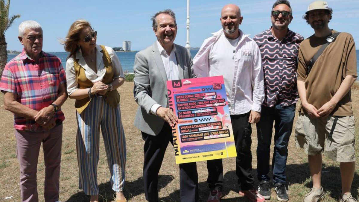 Abel Caballero, Carlos Domínguez y resto de la organización este miércoles en la presentación del cartel.