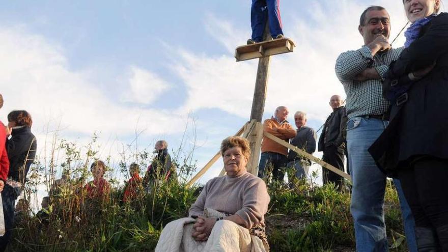 Los vecinos de Vilaboa hasta se &quot;crucificaron&quot; para pedir la legalización de sus núcleos costeros. // G. S.