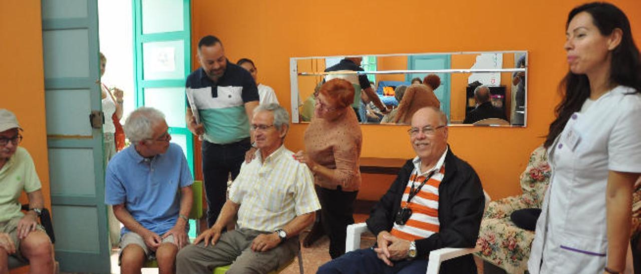 El concejal de Cohesión Social, Jacinto Ortega, en una visita el miércoles a la Asociación de Párkinson de Gran Canaria.