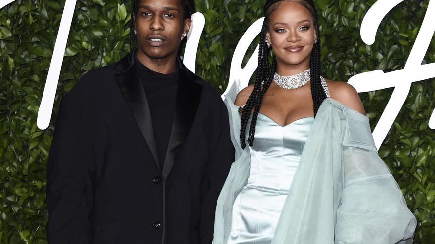 Rihanna da a luz a su primer hijo