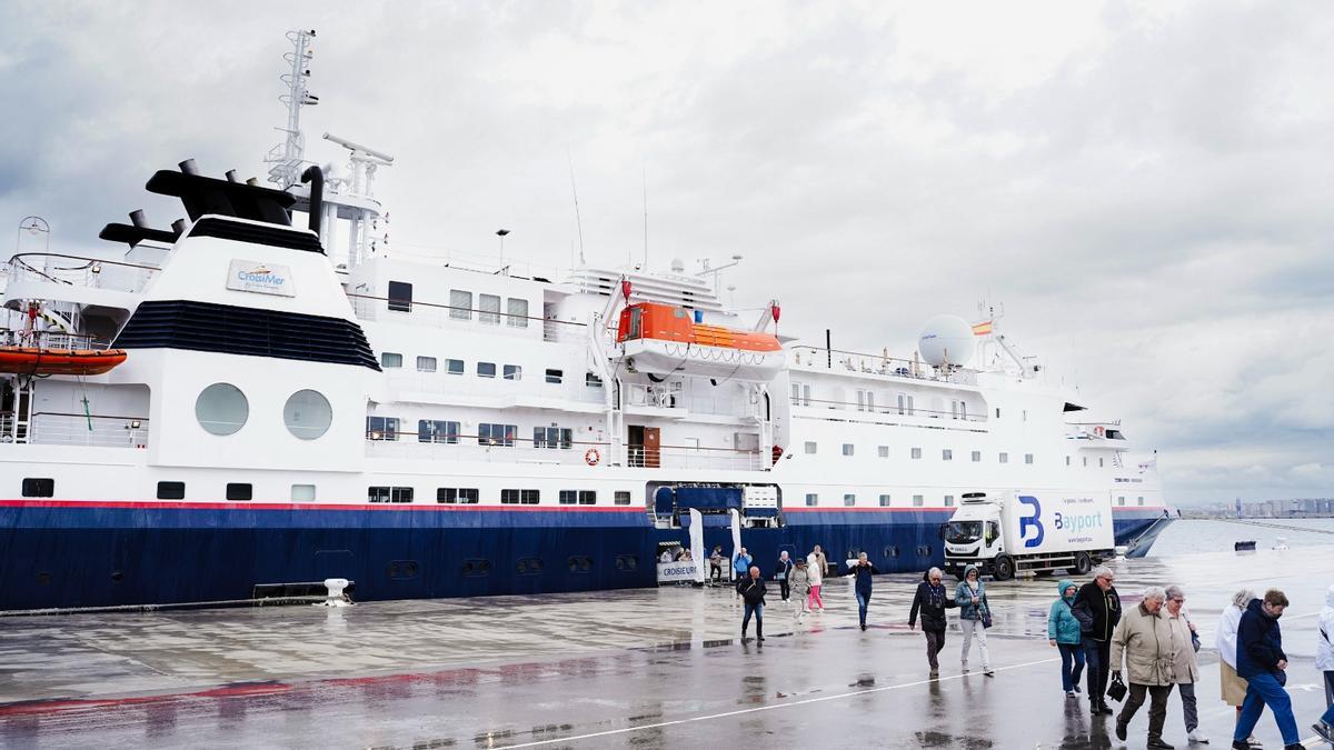El primer crucero de la temporada en el Port de Tarragona, este miércoles.