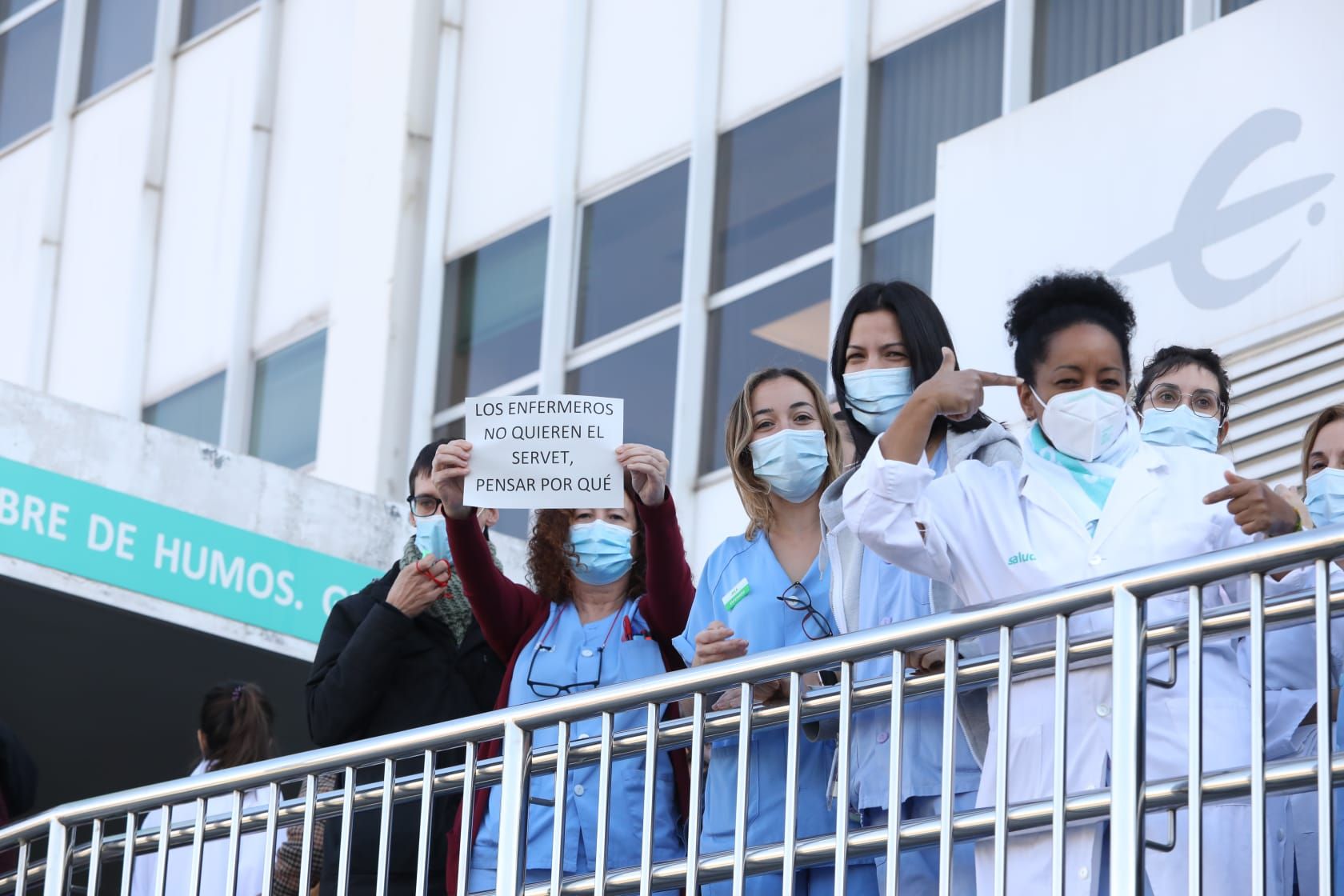FOTOGALERÍA | Protesta enfermeros del Miguel Servet por la falta de profesionales
