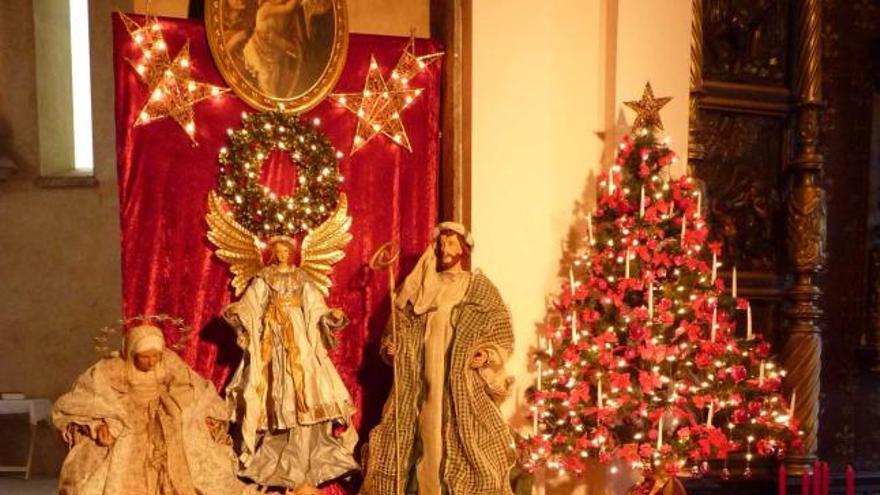 El nacimiento procedente de Filipinas expuesto en la iglesia de Arriondas.