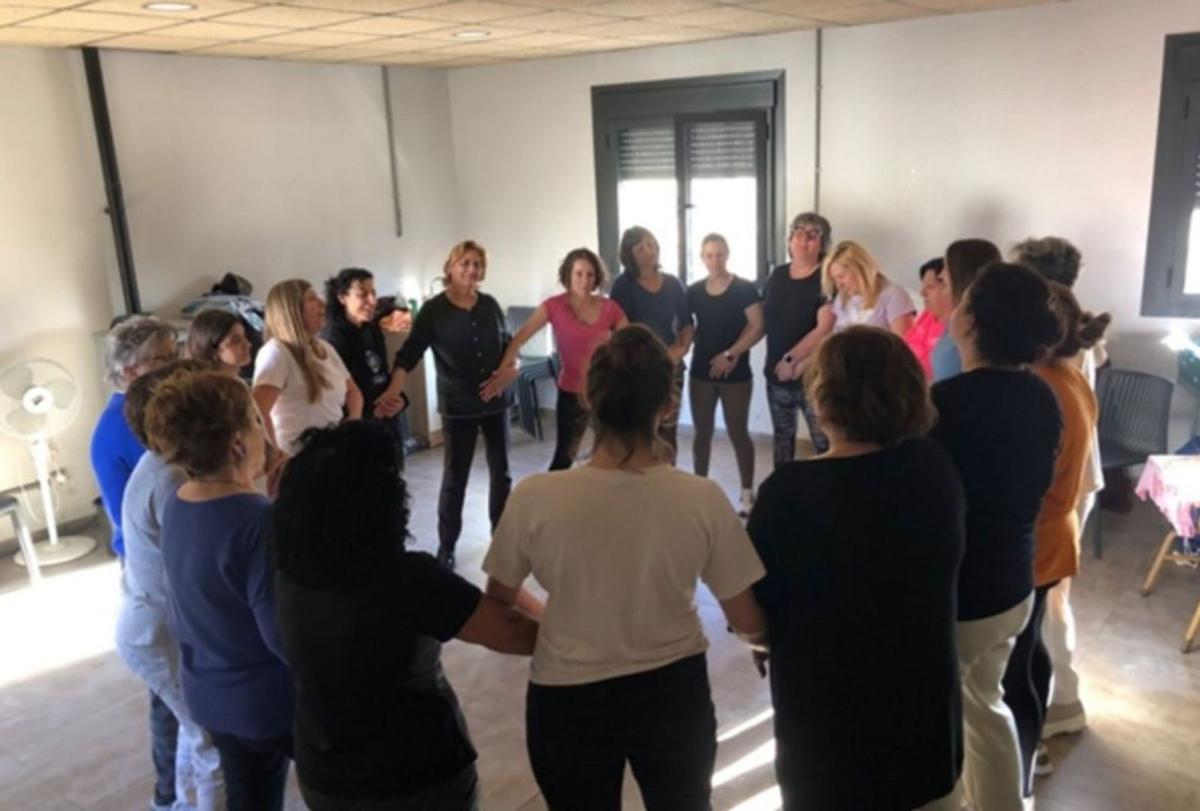 El taller de biodanza tuvo una alta participación.