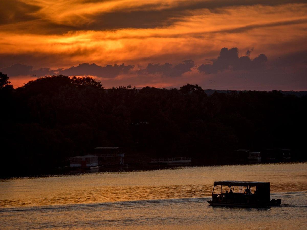 Puesta de sol en el río Zambeze