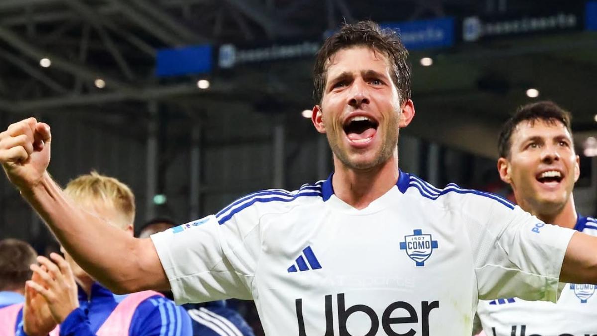 Sergi Roberto celebra el primer triunfo del Como