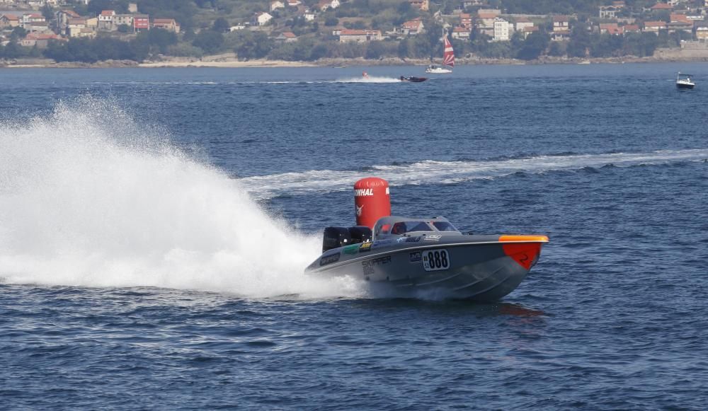 Las lanchas rugen en O Marisquiño 2017 en Vigo