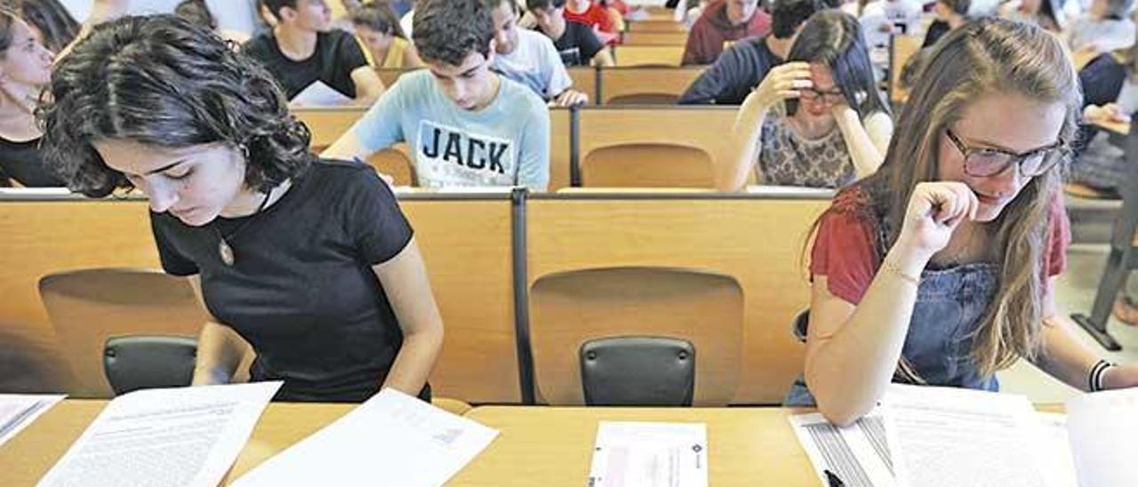 Estudiantes durante las pruebas de acceso a la universidad del pasado junio.