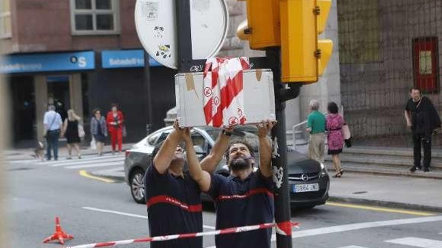 Retiran un enjambre en la calle Jovellanos