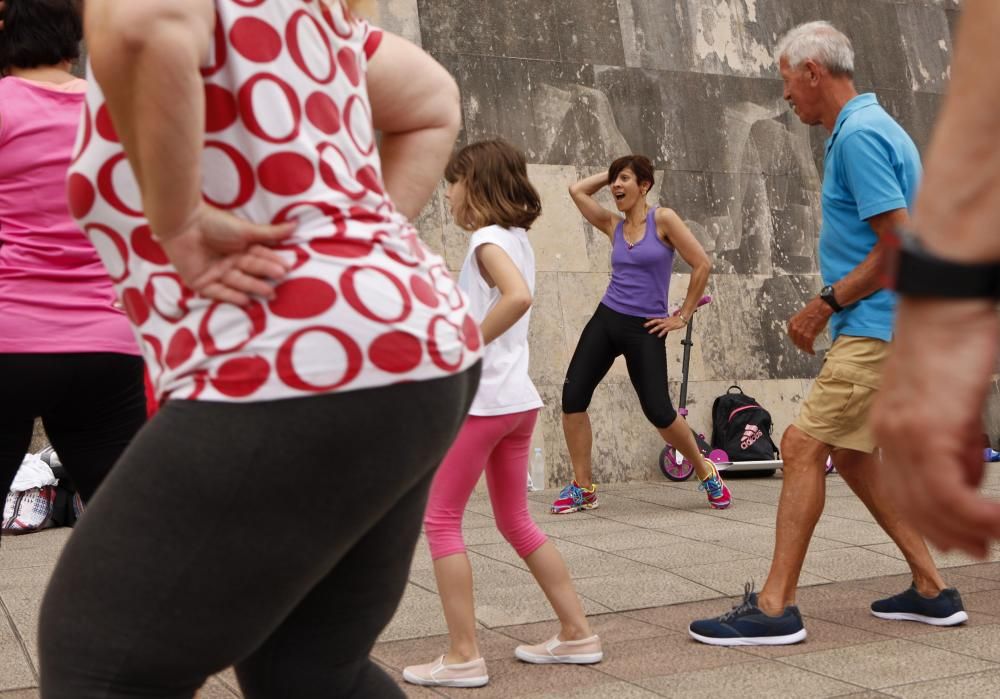 Clase de zumba al aire libre en Gijón