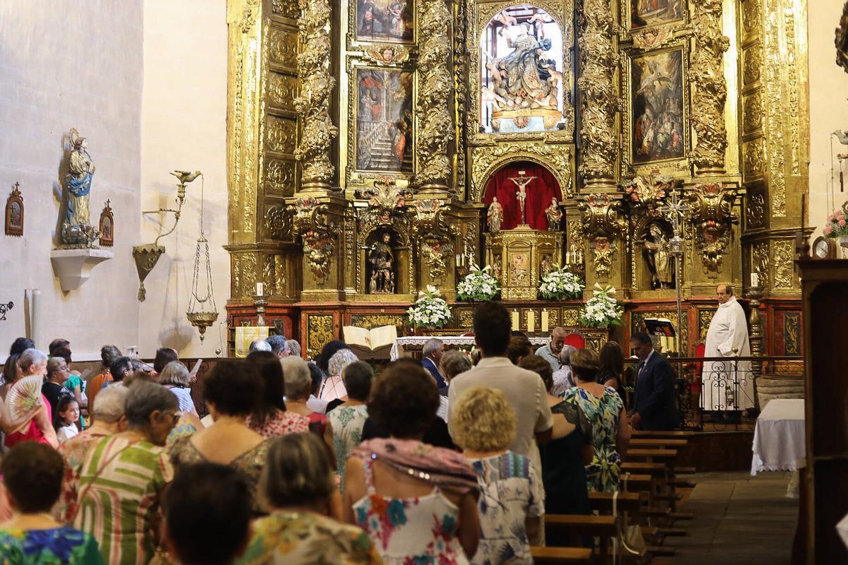 GALERÍA | Pasacalles de gigantes y cabezudos en Vilaralbo