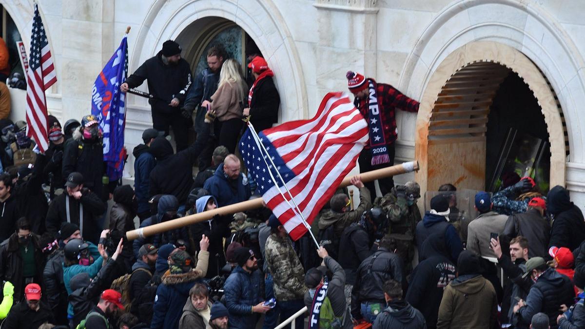 Partidarios de Trump durante el asalto al Capitolio.