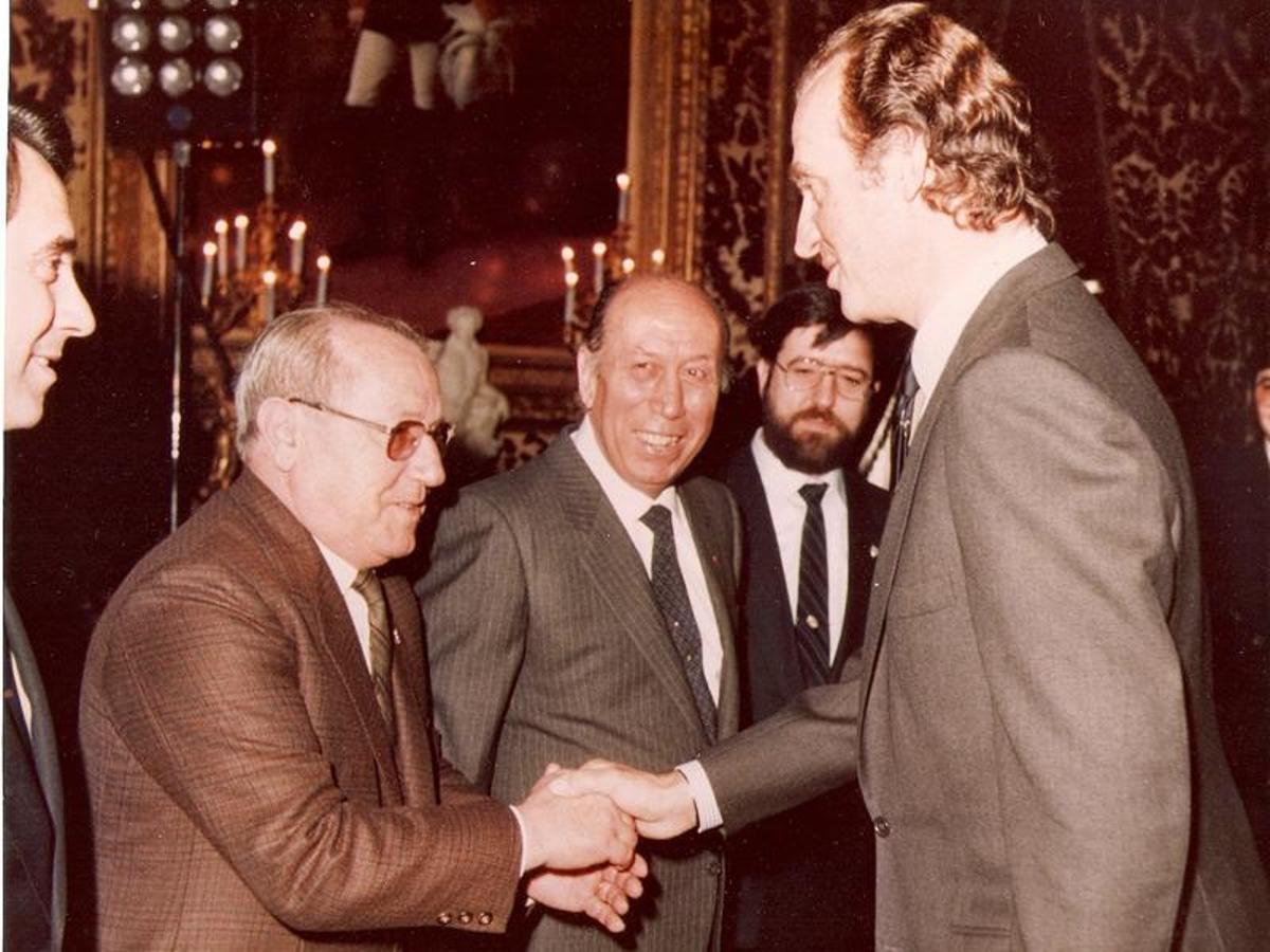 José Mª Ferrero, saludando al Rey Juan Carlos I (1985).