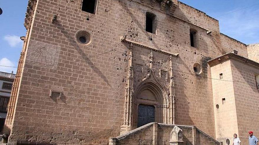 La iglesia y fortaleza de Sant Bertomeu de Xàbia que ha suscitado la polémica vecinal