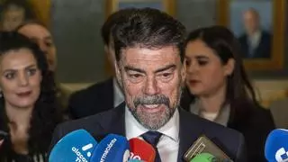 Vox mantiene la presión sobre Barcala en las Cortes: pide su dimisión en el debate de la comisión de investigación de las vivienda protegidas de Alicante