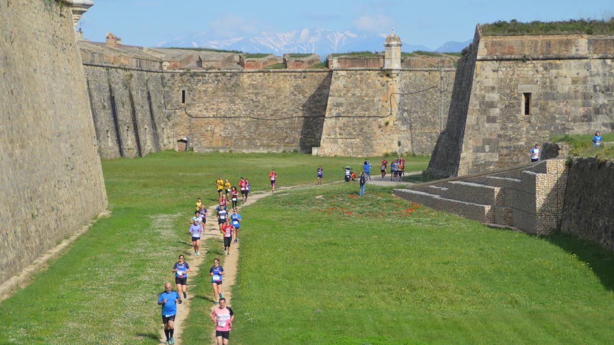 La cursa ha travessat el Castell de Sant Ferran en diferents indrets