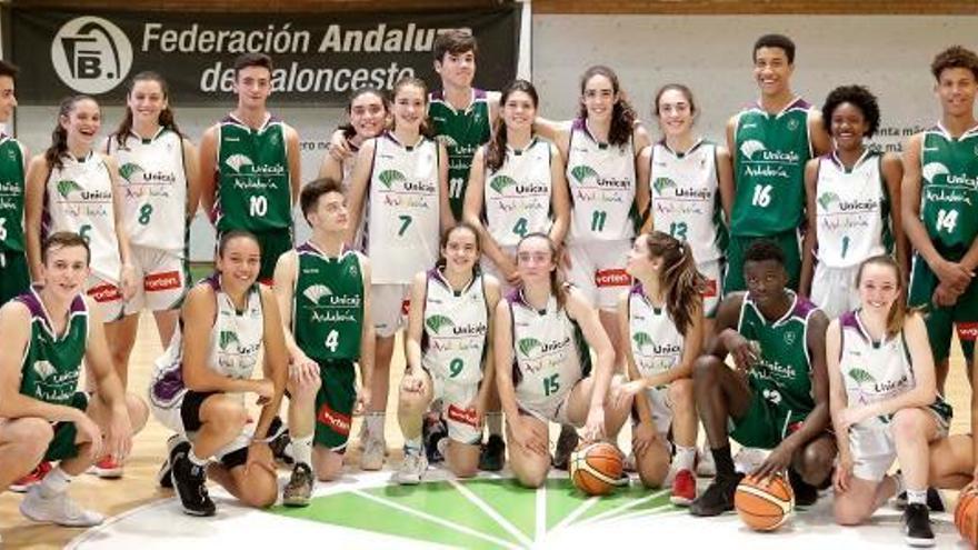 Imagen conjunta de los dos equipos cadete del Unicaja