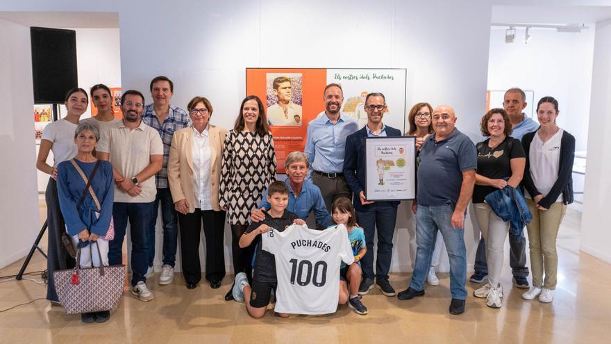 Inauguran la exposición dedicada al futbolista Antonio Puchades en la Casa de Cultura de Ontinyent