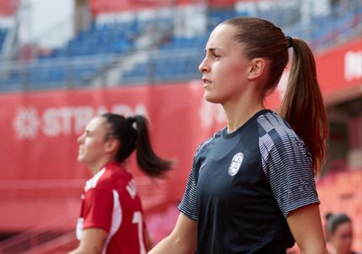 Berta Doltra, en un partit amb el primer equip del Badalona Women.