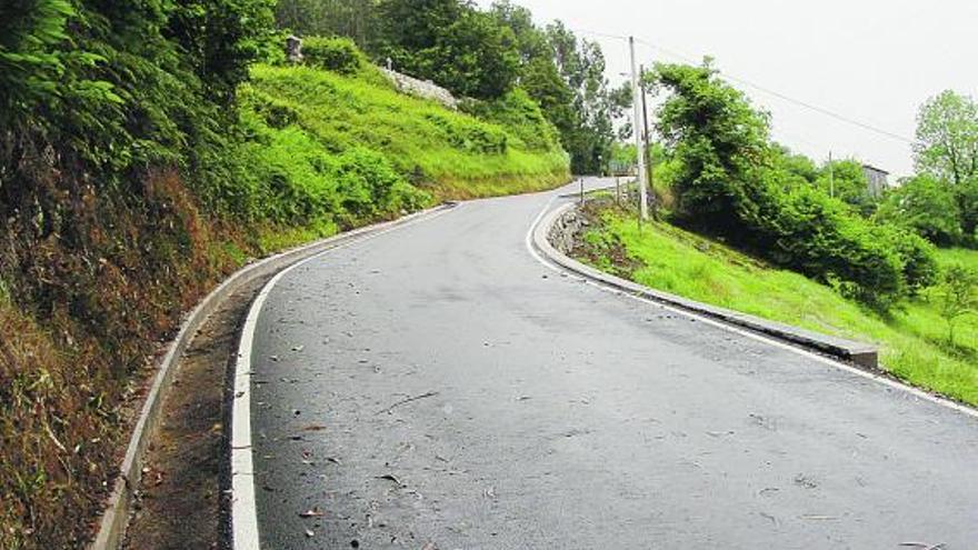 Uno de los tramos de la carretera de El Viso, tras su reparación.